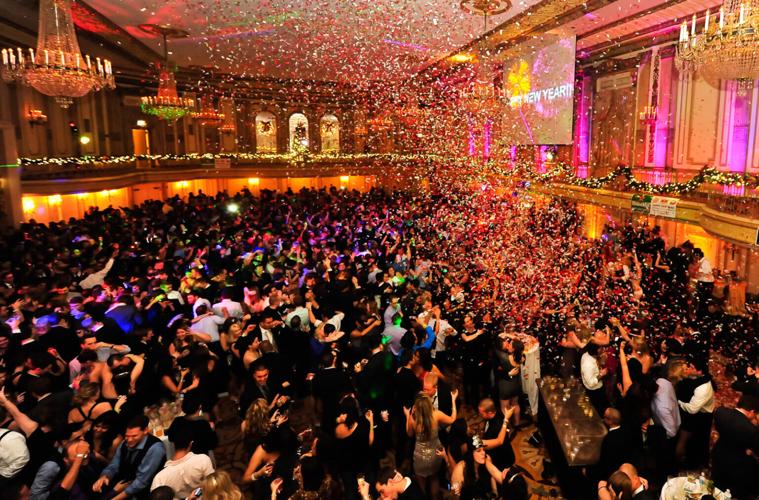 Palmer House Hilton NYE bash. (Choose Chicago image)