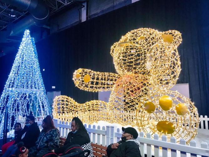 Navy Pier "Light Up The Lake" 2022. (Photo by Candace Jordan)