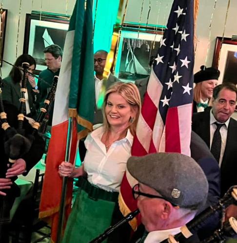 First Lady MK Pritzker marches with the Shannon Rovers at Gibson's. (Photo by Mark Olley)