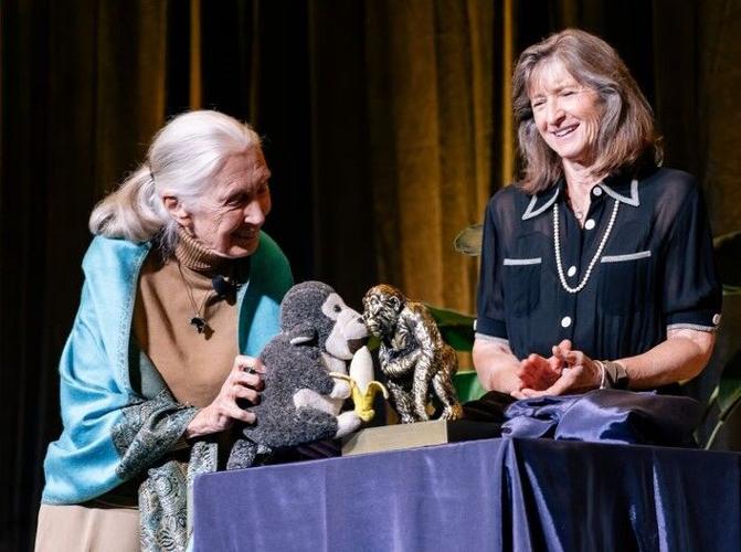 Dr. Jane Goodall, with her stuffed mascot Mr. H, inspecting her Women Supporting Wildlife Award with Mary MacGregor, LP Zoo's Women's Board President. (Kyle Flubacker photo)