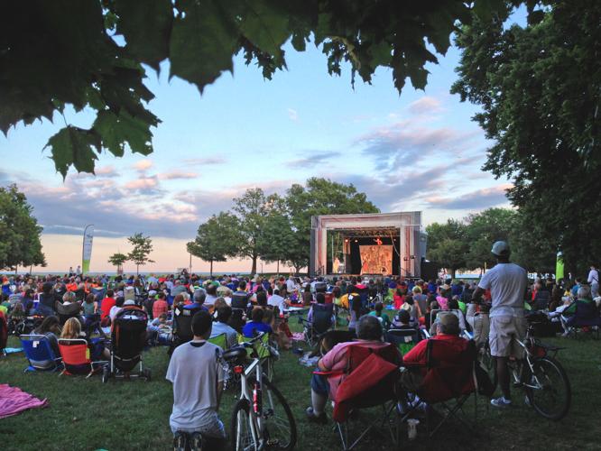 Chicago Shakespeare in the Parks (Pictured Loyola Park, photo courtesy of Chicago Shakespeare Theater by Julie Stanton).