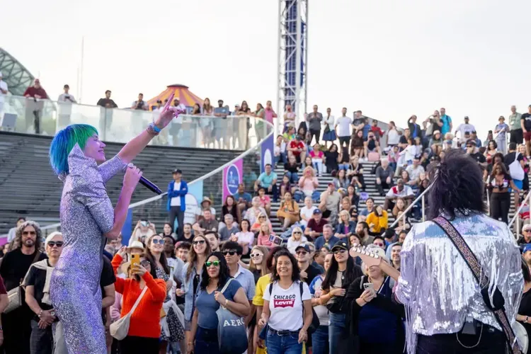 Chicago Live! returns to Navy Pier Sept. 19-20. (Photo | Navy Pier) Singer Molly Callinan on left.