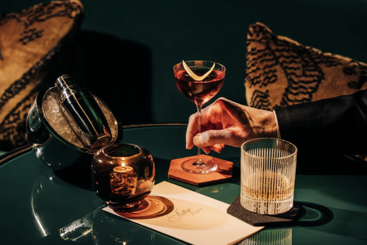 Kitty's Cosmopolitan Club opens in River North image two