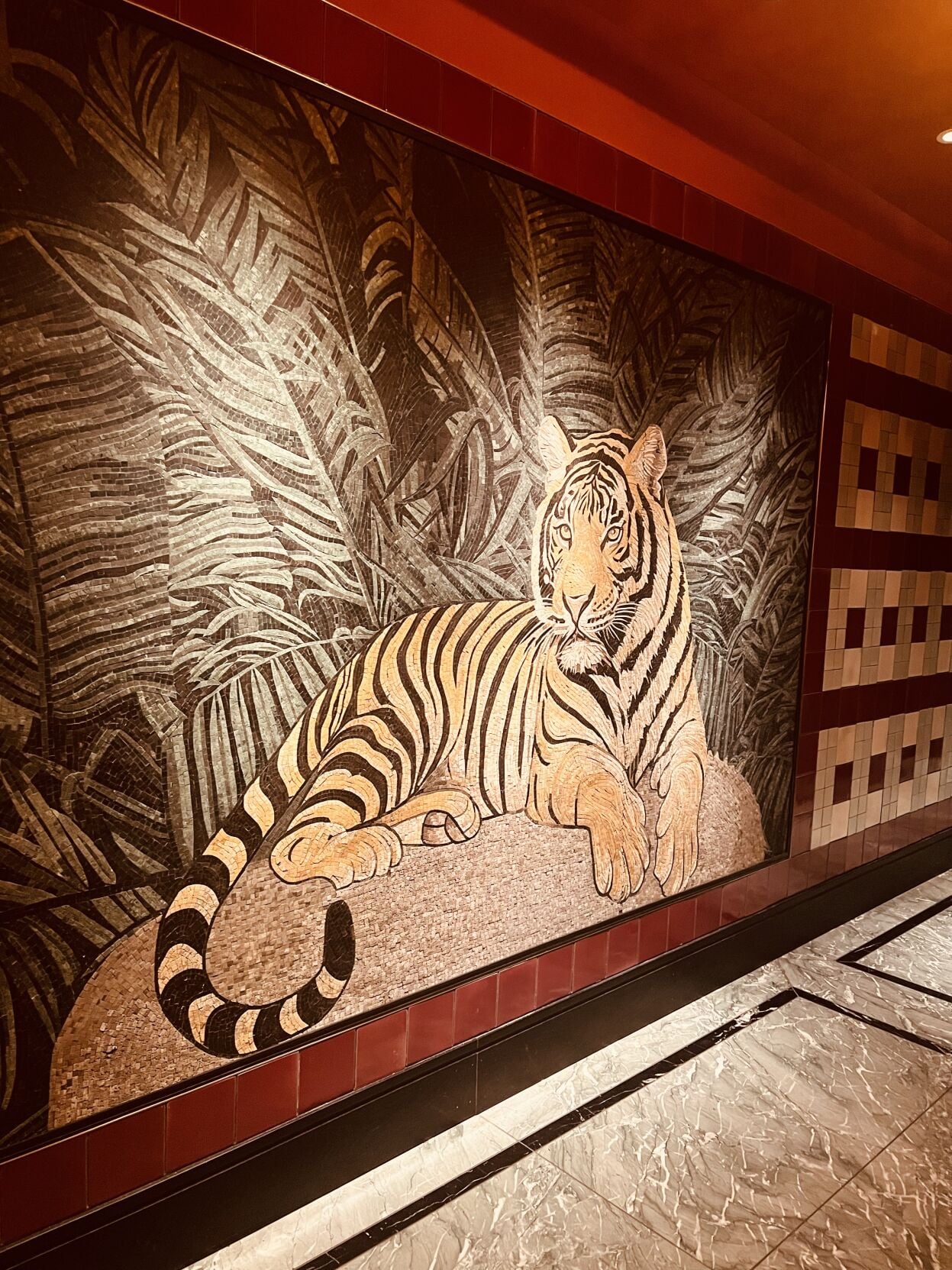Dramatic tiger mural in the ladies' room. (Candace Jordan photo)