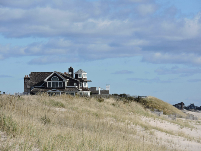 Calvin Klein’s $165M Hamptons estate hits market image one