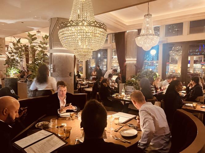 Carlyle Club dining scene. (Candace Jordan photo)