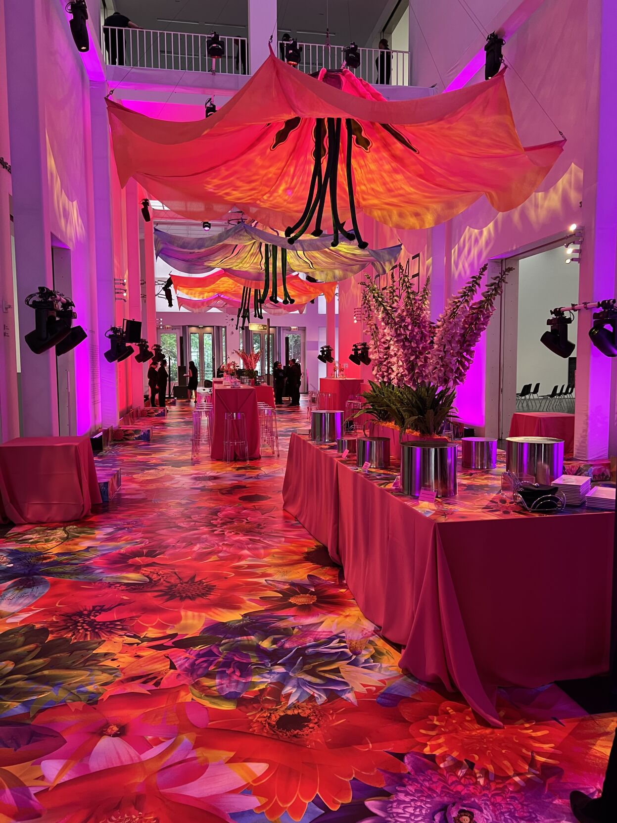 Decor by HMR Designs (lighting by Frost) began in a black and white tent and ended with an explosion of color inside the Museum. (Photo | Candid Candace Jordan)