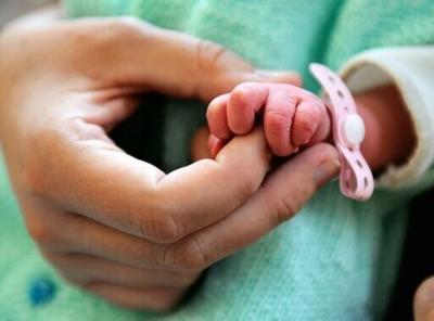 A new IVF technique using DNA from three people successfully reduced the risk that eight babies inherited genetic diseases from their mothers
