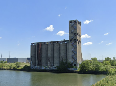 Preservationists seek to save Damen Silos from demolition