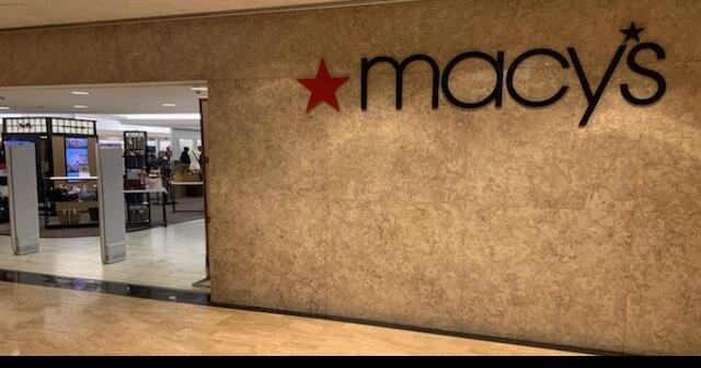 Macy's Closing Chicago's Mag Mile Store