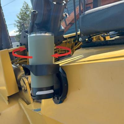 A quick quarter turn locks your drink securely into the Vertical Mount, keeping it safe from spills on choppy waters or bumpy roads.