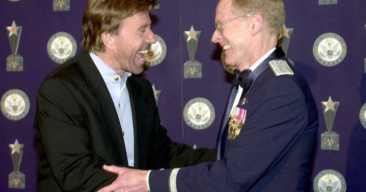 Ο Τσακ Νόρις πεθαίνει σε ηλικία 86 ετών μετά την παραμονή του στο νοσοκομείο της Χαβάης