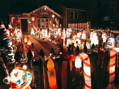 Holiday lights on Gunnison St. in Chicago. (Candace Jordan photo)