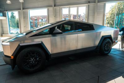 Elon Musk unveils Tesla’s new robots, Cybercab & Robovan at ‘We, Robot’ event