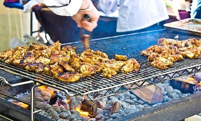 WingOut Chicago, a chicken wing block party, comes to Old Town October 2/3.