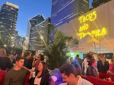 Chicago Gourmet crowd scene at Tacos & Tequila on Harris rooftop. (Candace Jordan photo)