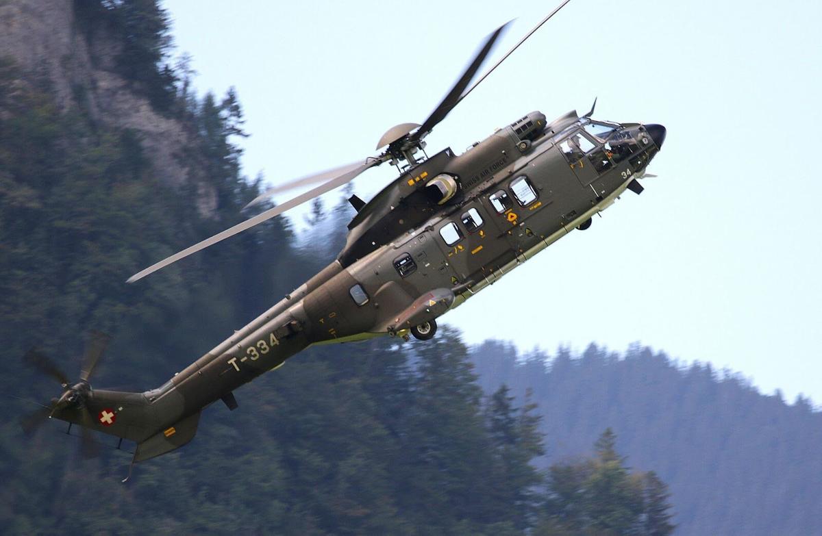 Iran helicopter confronts US Destroyer in Gulf of Oman | Trending News |  chicagostarmedia.com