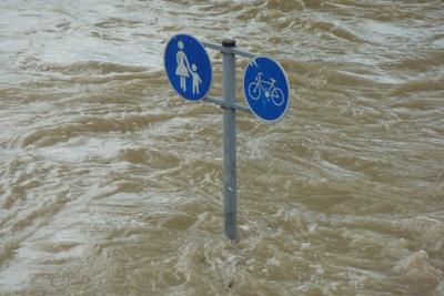 Storm dumps seven inches of rain on Chicago area, triggering floods and travel chaos
