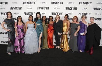 Hillary Cohen, Danelle Umstead, Jahnavi Rao, Rania Zuri, Meymuna Hussein-Cattan, Wawa Gatheru, la Dra. Tonya Stafford, Lisa Hoeve, Laura Pahules y Sheri Mathis asisten a la 19ª Celebración Anual L'Oréal Paris Women of Worth en NeueHouse Hollywood el jue...