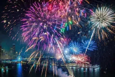 Let's help Navy Pier win its 4th best fireworks title! (Photo courtesy of Barry Butler Photography)