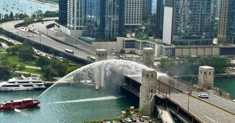 Too hot to handle: Lake Shore Drive bridge gets stuck open