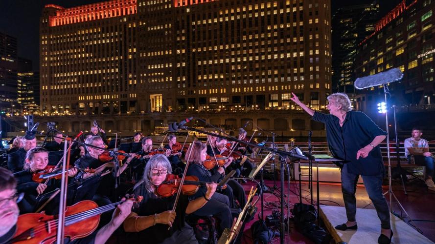 Music of the Baroque’s Dame Jane Glover leads the Chorus and Orchestra aboard Shoreline Sightseeing’s Bright Star during the third annual Water Music on the Chicago River. (Music of the Baroque photo)