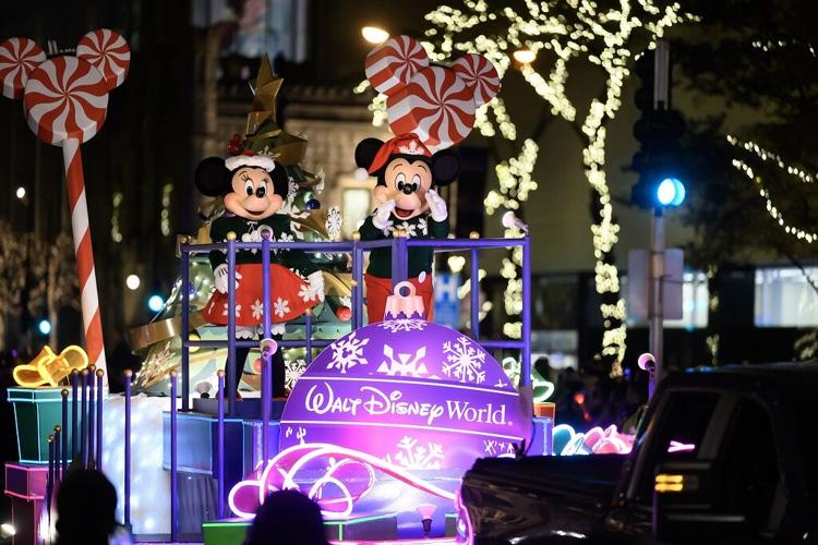 Grand Marshals Mickey Mouse and Minnie Mouse from Walt Disney World Resort - The Wintrust Magnificent Mile Lights Festival. (Photo credit Ragulikethesauce)