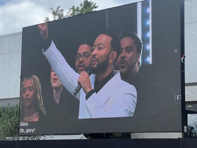 John Legend performs. (Candace Jordan photo)