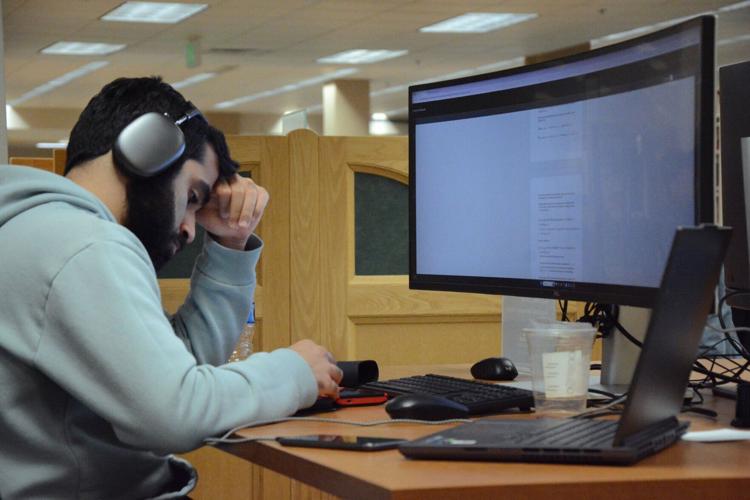Students Studying Feature, Multi Device