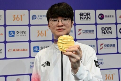 Lee Sang-hyeok, also known as Faker, with his Asian Games gold