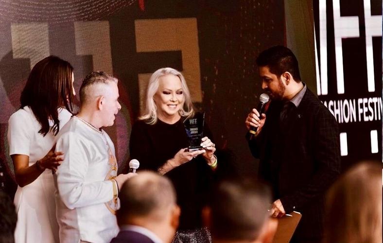 Chicago Star's Candace Jordan receives the Iconic Legacy Award from event founder, Cesar Rolon. (Maddie Brooks photo)