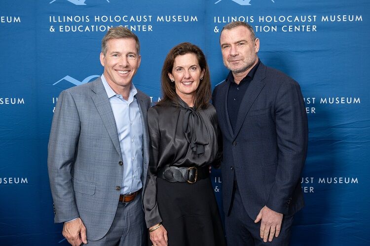 Liev Schreiber with Tony and Laura Davis. (Photo by Mariah Smith)