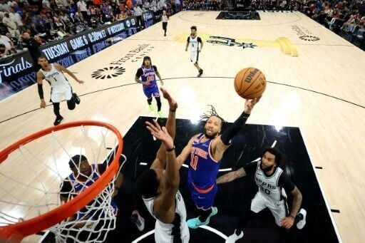 New York's Jalen Brunson puts up a shot over De'aaron Fox in the Knicks' victory over the San Antonio Spurs to seal the NBA championship