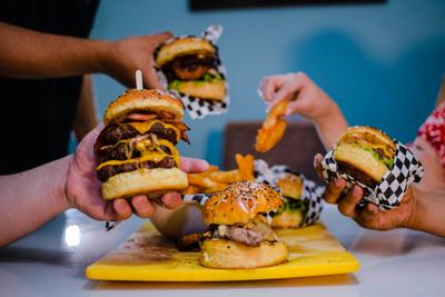 Buns of glory: Roscoe Village Burger Fest returns for juicy showdown