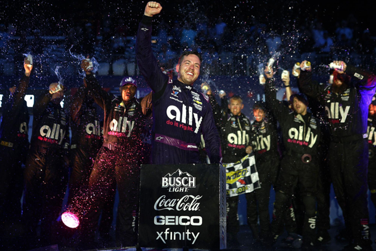 Alex Bowman wins Grant Park 165 in rainy conclusion to NASCAR Chicago Street Race