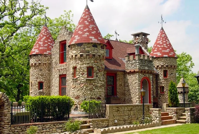Yes, Illinois has real castles—here’s how to tour them