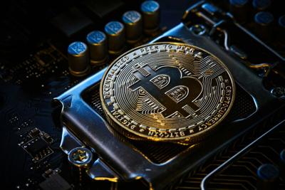Capital‑led bitcoin tops $120,000 as big investors
