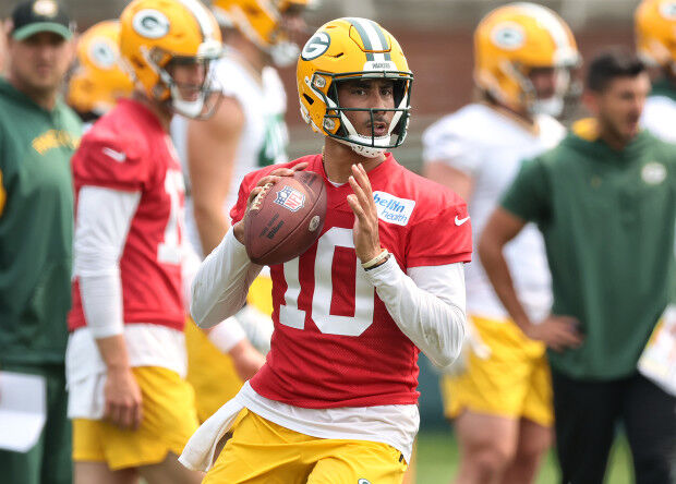 NFL Insider Believes Joe Burrow May Wait on Another Star QB to Sign  Contract Extension, Sports Illustrated