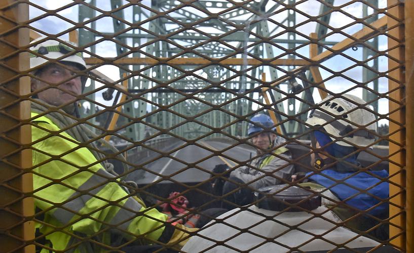 Engineers inspect Astoria Bridge for fractures