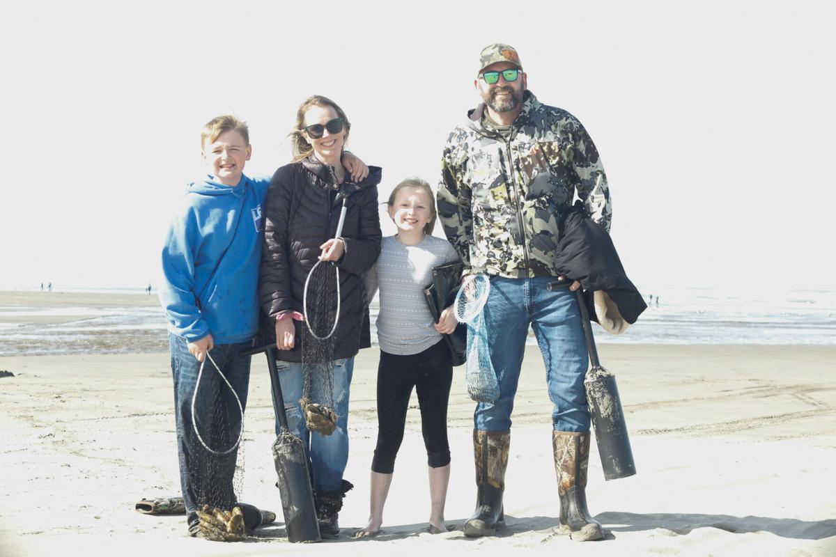 WDFW OKs seven days of coastal razor clam digs starting April 23;  additional tentative digs planned for May 6-12, Wildlife, Fishing and  Outdoors