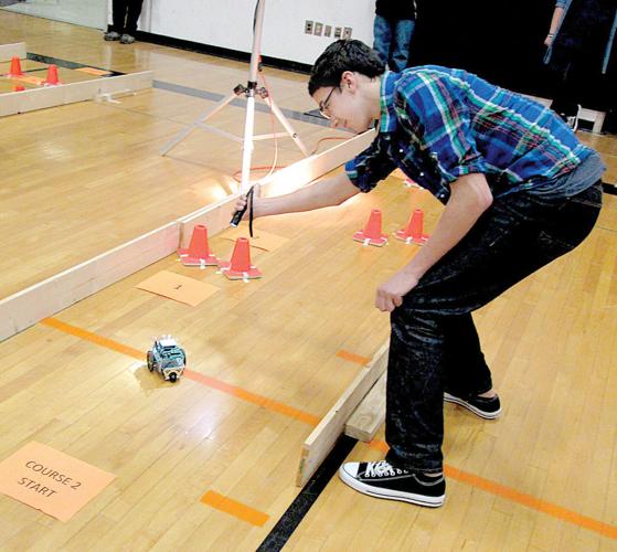 Ilwaco Middle School students build Boe-Bots