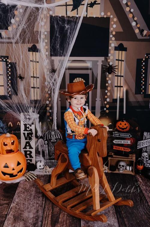 Little Woody wins local costume contest