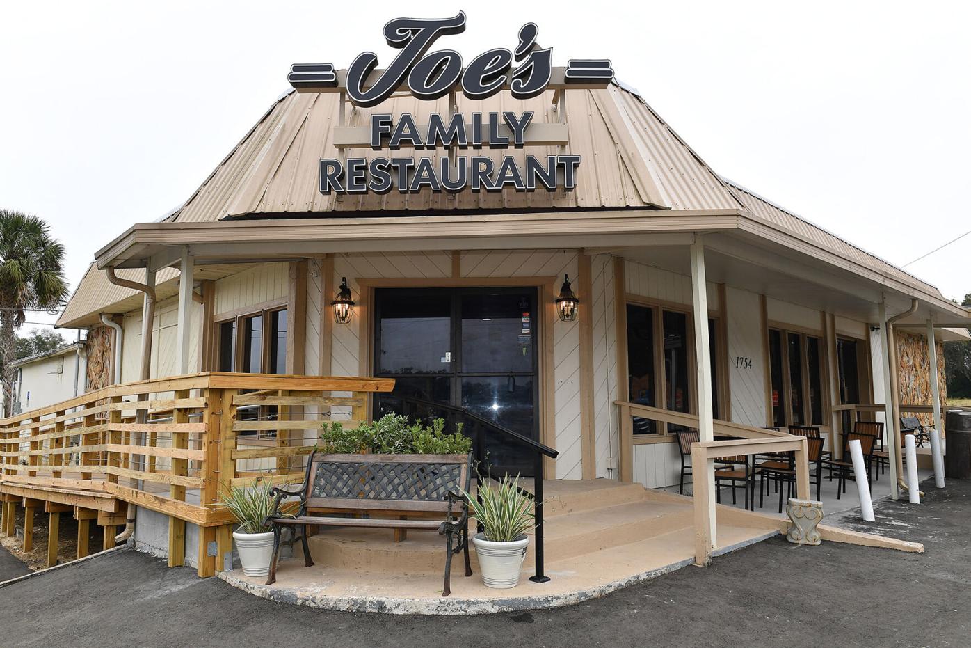 Family diner serving breakfast in Inverness