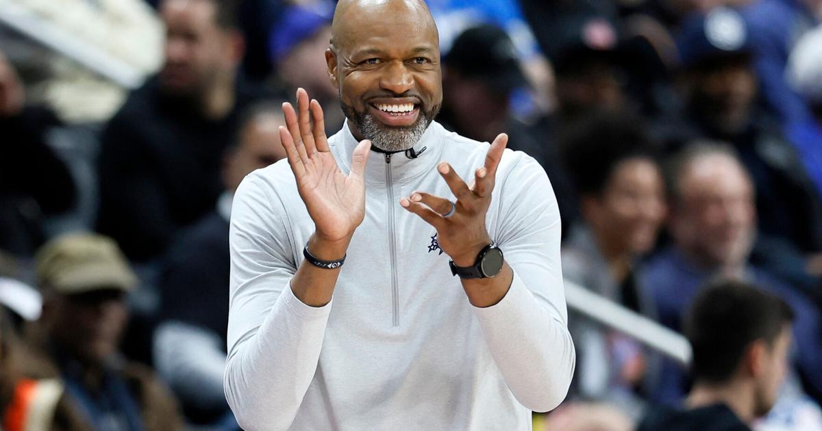 Alarm interrupts Magic coach Mosley during Game 6 media availability — image 1