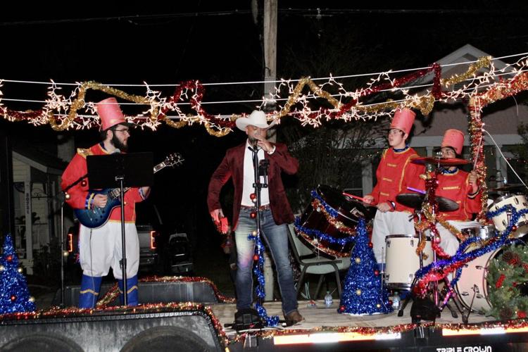 Christmas parade booms through Dunnellon Local News