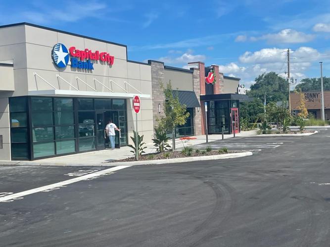 0108 Chronicle week in review Cavallo cited, more stores commit, Chili's/bank plaza sells and