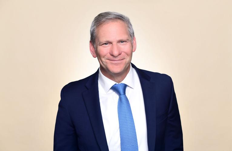 Family of Alex Pretti retains lawyer who helped prosecute the George ...