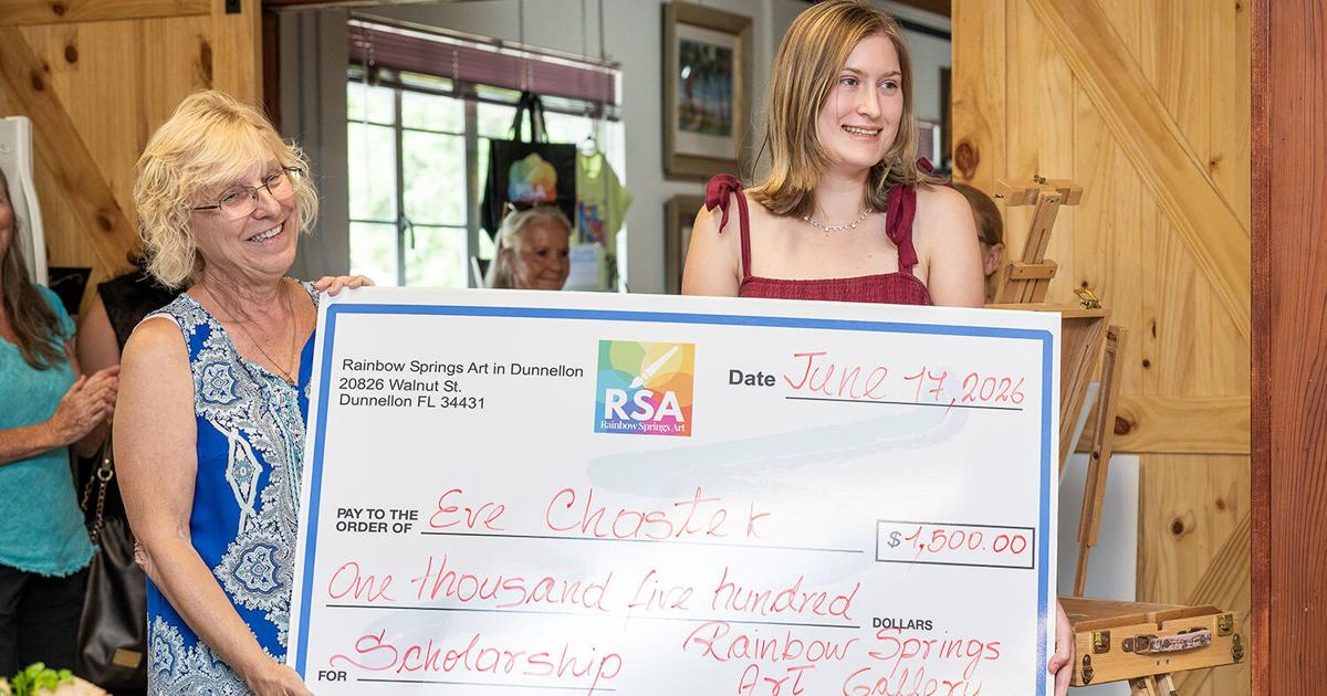 Rainbow Springs Art hosts Chamber, issues scholarships