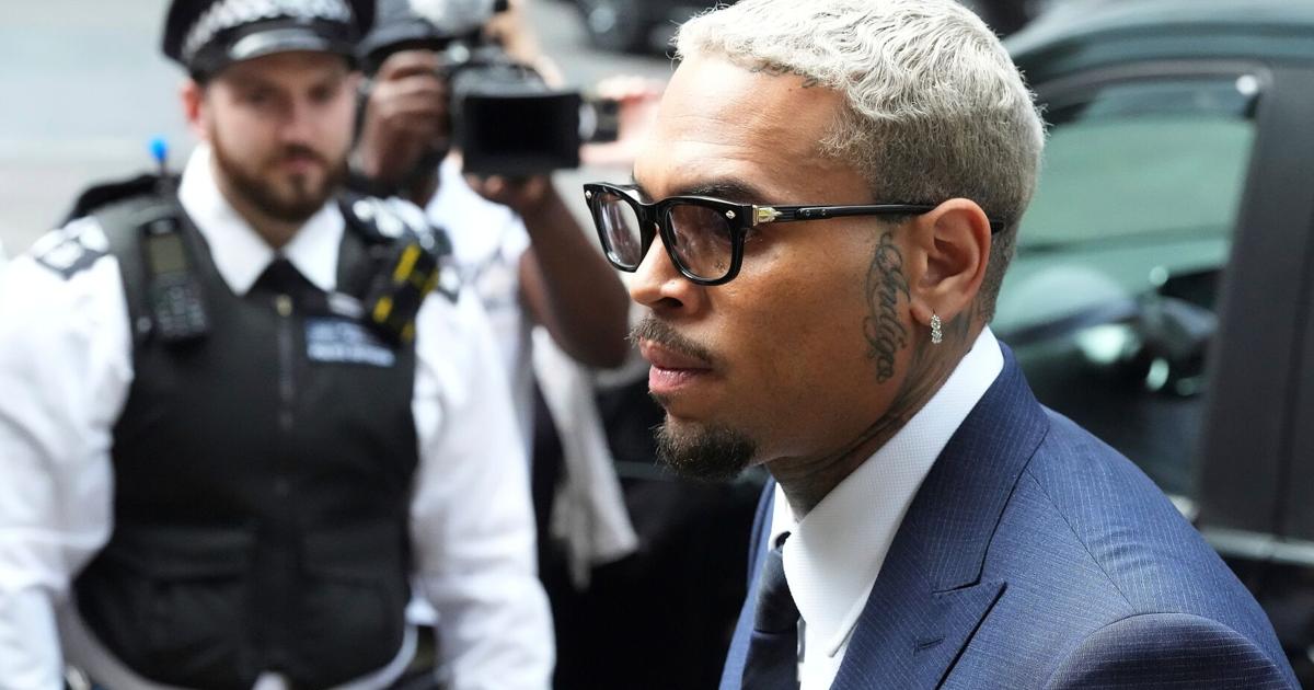 Photo: chronicleonline.com Chris Brown Arrives at UK Court for Nightclub Brawl Sentencing