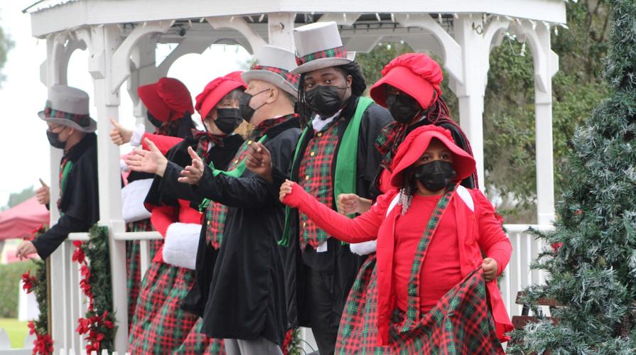 Light rain, pandemic doesn't dampen Inverness' Christmas spirit Local